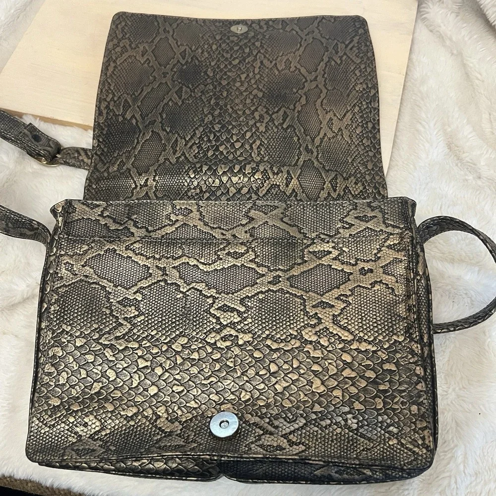 Pinky crossbody bag